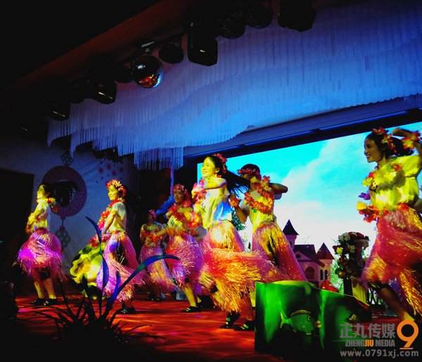 撫州紅黃藍(lán)親子幼兒園2周年慶童話劇《美人魚》演出